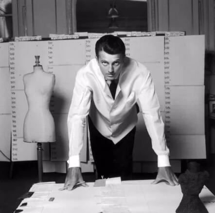 法國著名時裝設(shè)計師、時尚品牌Givenchy創(chuàng)始人Hubert de Givenchy